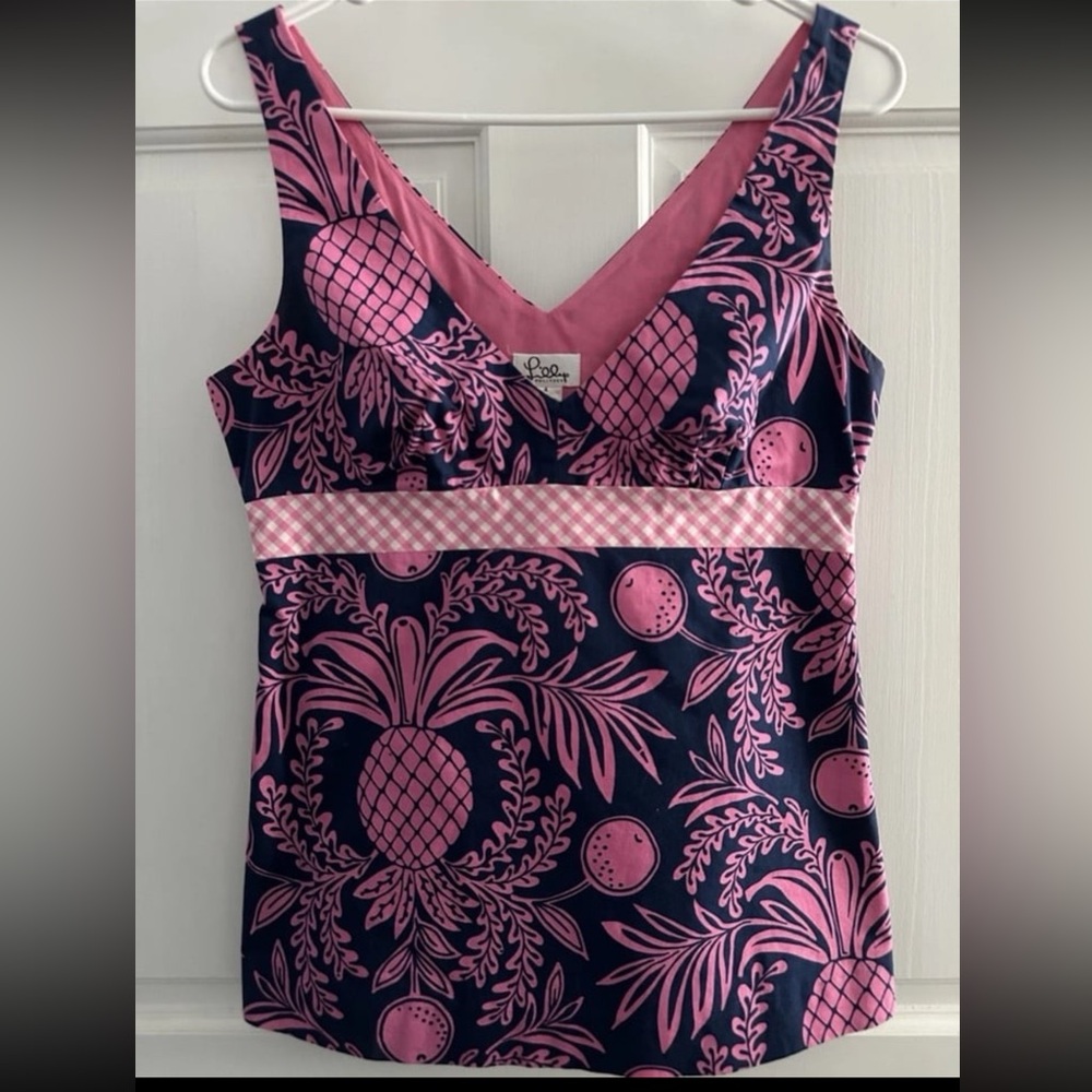 Lilly Pulitzer lined Shirt size 4. Pineapples. Pink blue